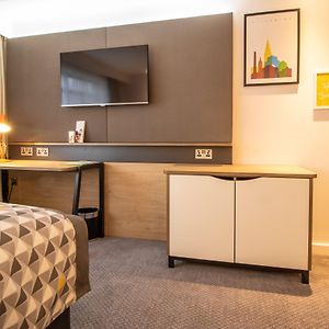 Standard Queen Room Disability Access